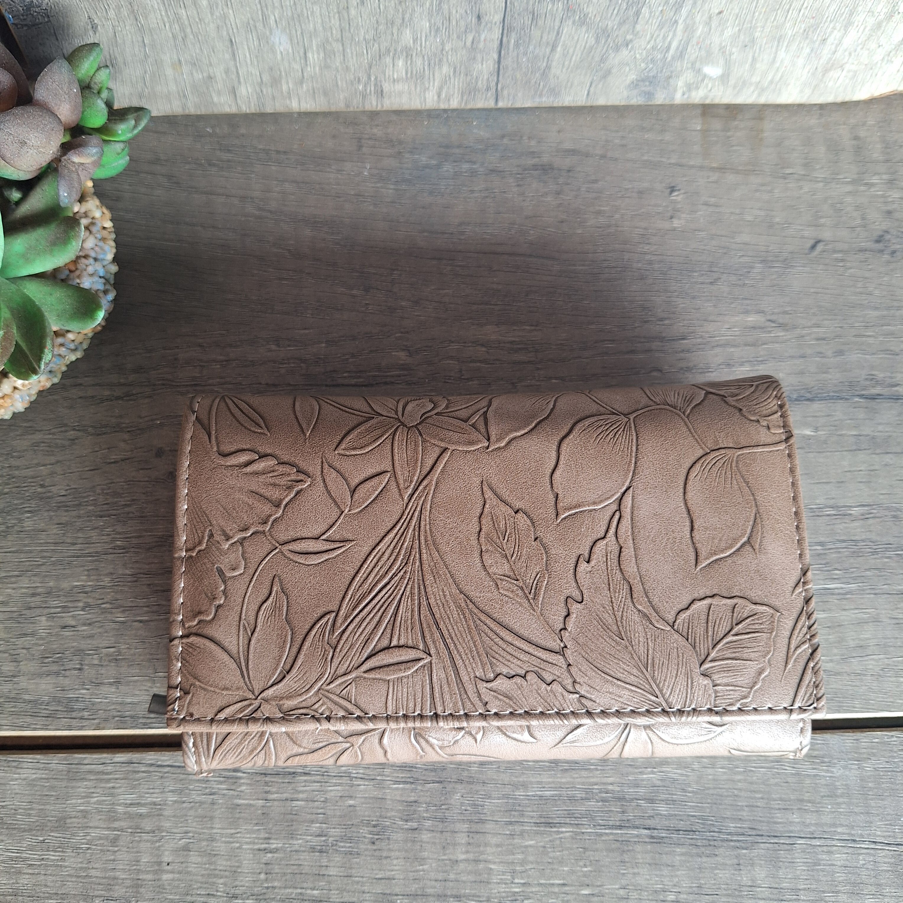 Single Clip Wallet With Flower Detail